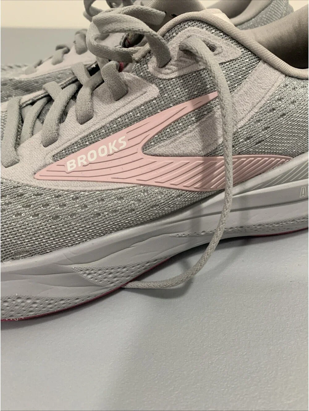 Brooks Women's Gray Light Pink Adrenaline GTS 24 Running Sneakers SIZE 8.5